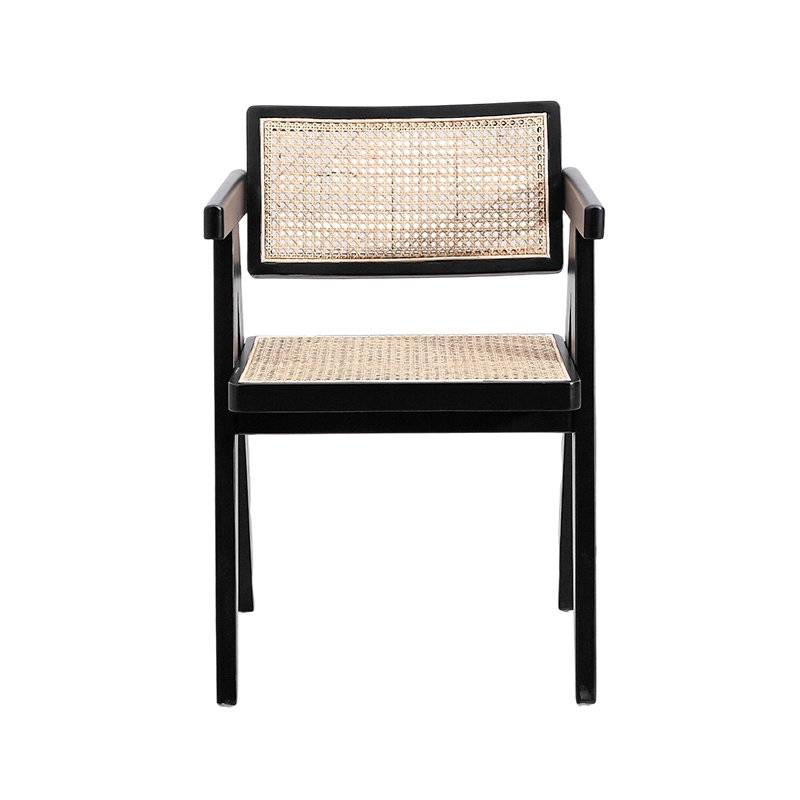 Sedia in legno con decorazione intrecciata in rattan con braccioli