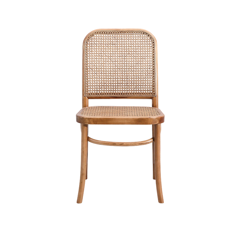 Sedia in legno con base in rattan intrecciato