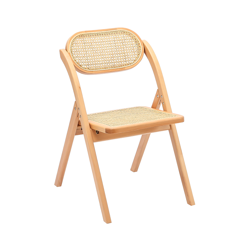 Sedia pieghevole in legno con superficie di contatto in rattan
